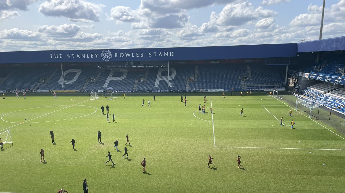 🔵⚪️ What a morning! Great to have over 100 primary school children experience playing at @QPR in a Year 5 football festival 🙌🏾

#QPR #CommunitySport #GirlsFootball