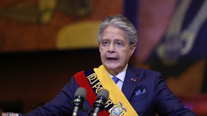 EstebanBernalB's tweet photo. Hoy es un día trascendental para la historia de la República. Un presidente legítimo, electo por la mayoría de ecuatorianos, comparece a una Asamblea Nacional desprestigiada y plagada de odio, a un #JuicioPolitico SIN UNA SOLA PRUEBA; rompiendo toda norma constitucional y legal.

El Ecuador 🇪🇨 triunfará sobre los desestabilizadores. Viva la patria; viva el presidente @LassoGuillermo
