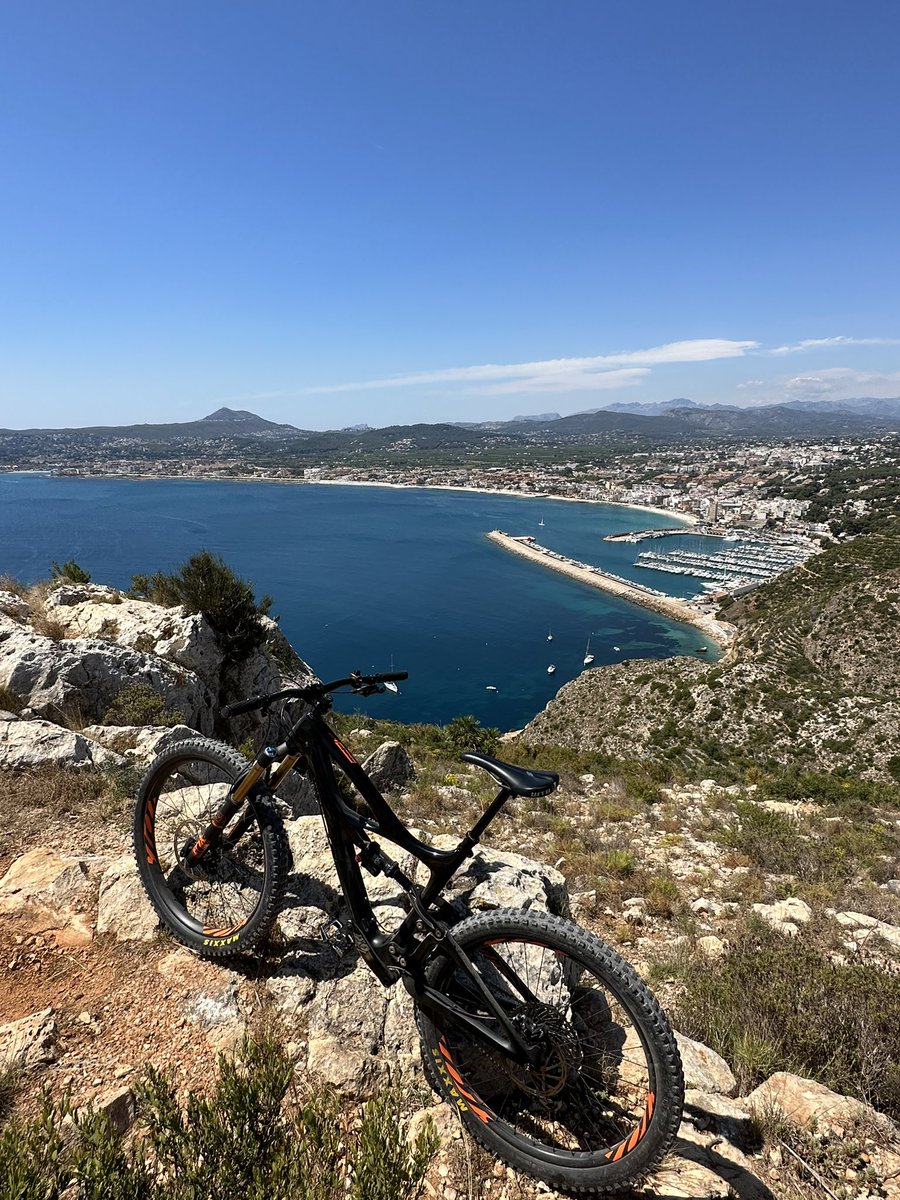 DirkBrandPC's tweet photo. Fantastic & crazy bike ride! Grenadella >Montgo >Cabo Antonio >Monte Javea. So much fun and sooo exhausted 😴 🙏😎💪👍👏🤪 #grenadella #montejavea #montejavea #mtb #montgo #caboantonio #mountainbike #downhill #ibiscycles #fun #exhausted #fitness #fitnessmotivation #spain #spain🇪🇸 https://t.co/AwChtkrGQd