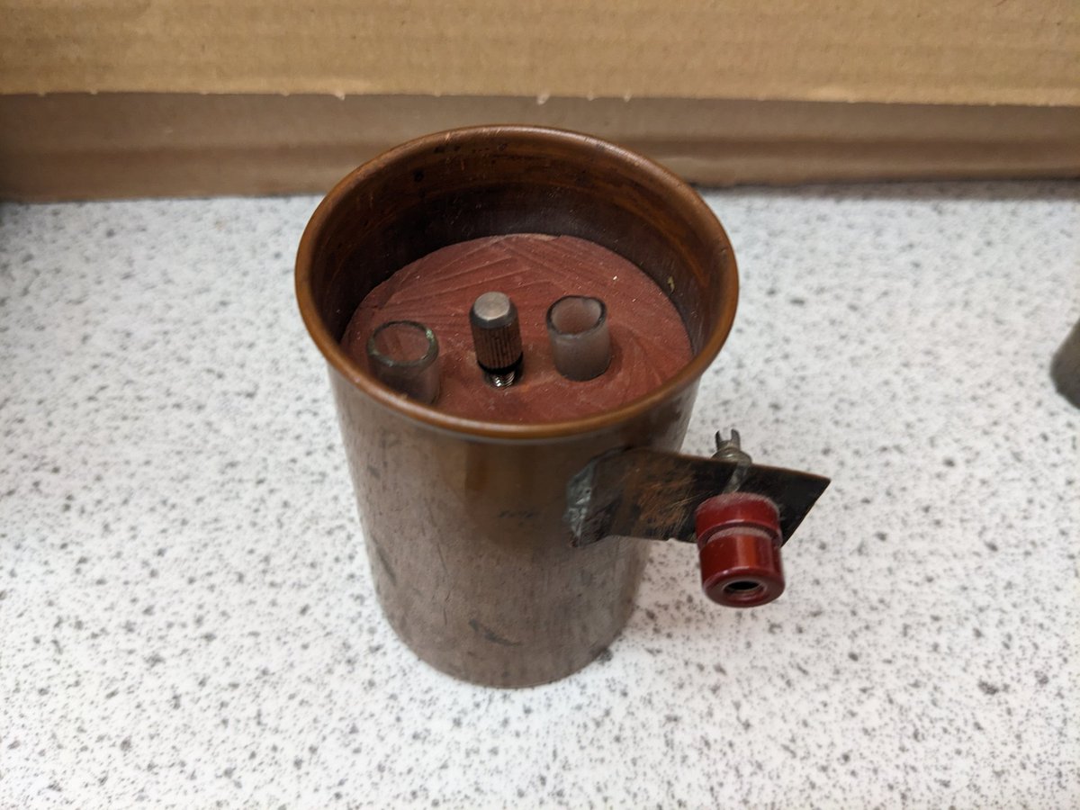 Hello twitter folk. Could someone please tell me what this type of alpha source is called? I'm stumped. Maybe reshare to help me out?