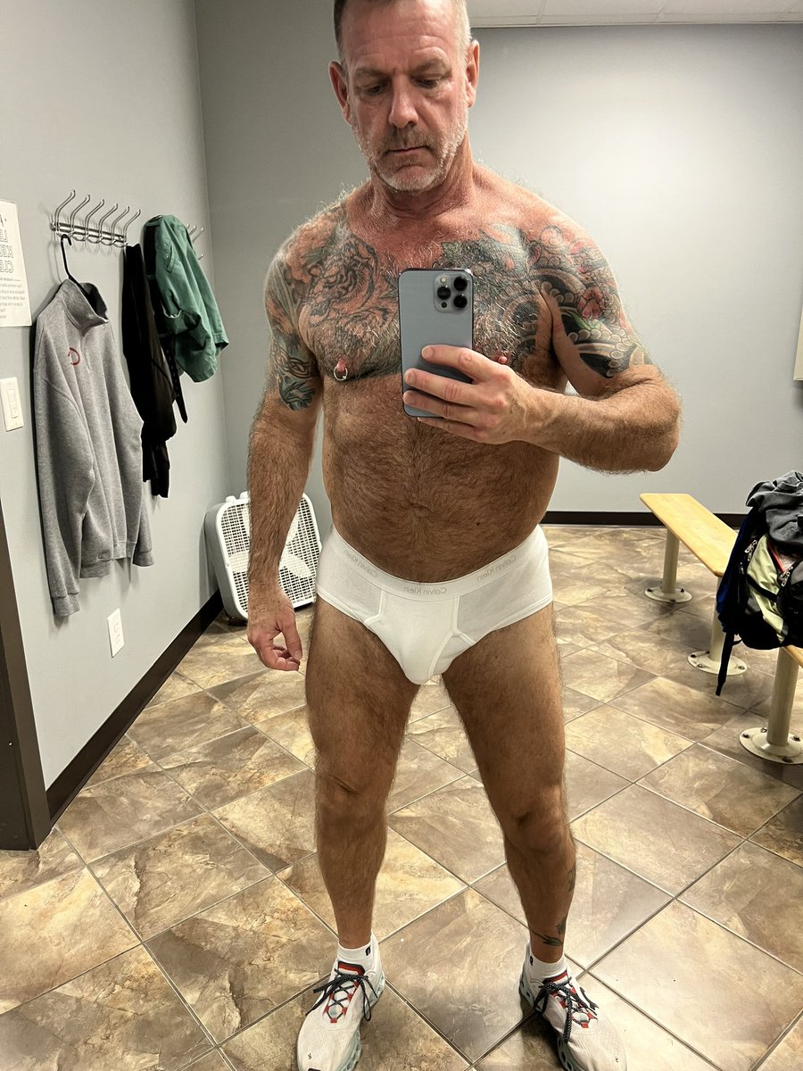 Todd Fellow Dad Next Door (ATL 5/145/17) on Twitter "Oh look, dad is in his underwear."