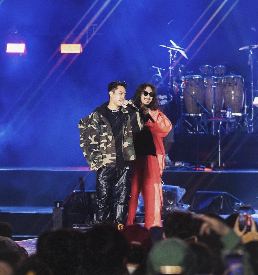 [사진] 타이거 JK 무대에 깜짝 등장한 은지원 🇰🇷(출처: 힙합플레이야 공식 인스타그램)
📌 instagram.com/p/CsTaJUXBfvC/…

#은지원 #EUNJIWON #殷志源