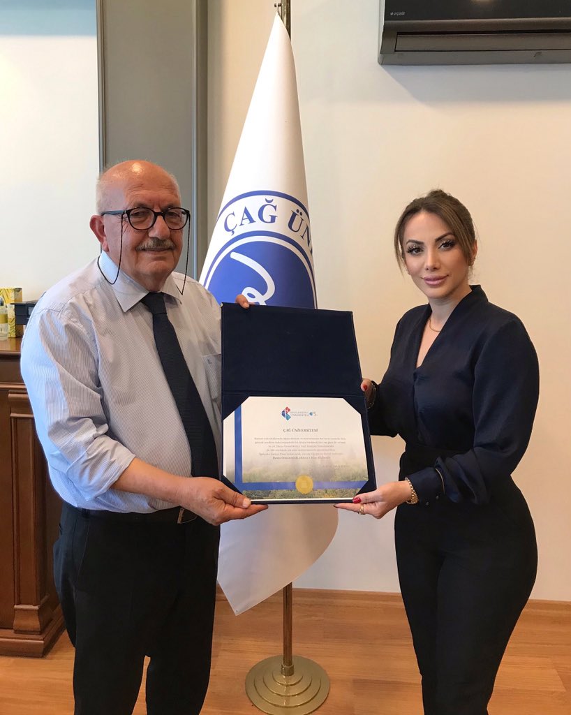cagkariyer_'s tweet photo. Çağ Üniversitesi Kariyer Merkezi olarak paydaşı olduğumuz İpekyolu Kariyer fuarı teşekkür belgesini rektörümüz Prof. Dr. Ünal Ay’a takdim ettik. https://t.co/wgwADS7KTd