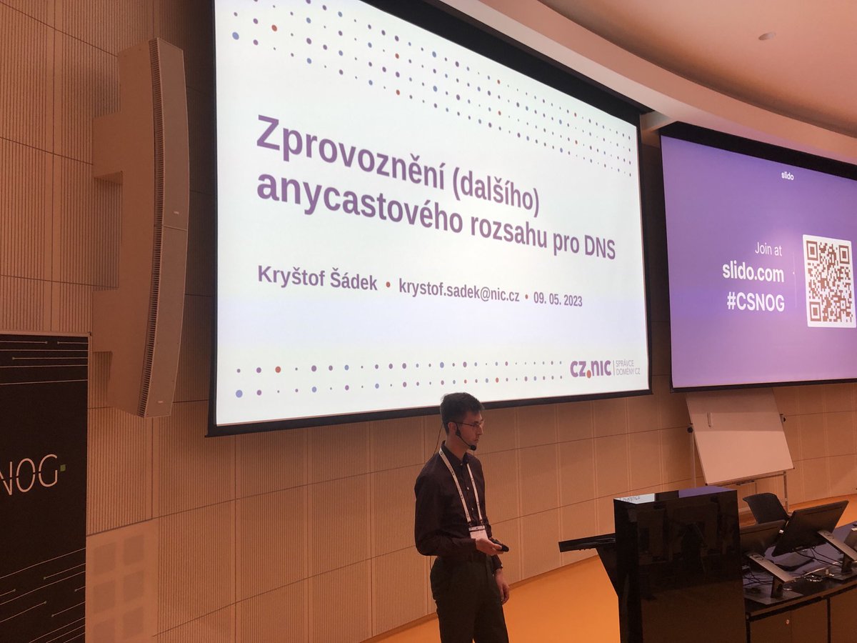 CZ_NIC's tweet image. O zkušenostech se zprovozňováním nové lokality vypráví na #CSNOG2023 kolega Kryštof Šádek. #novalokalita #JAR