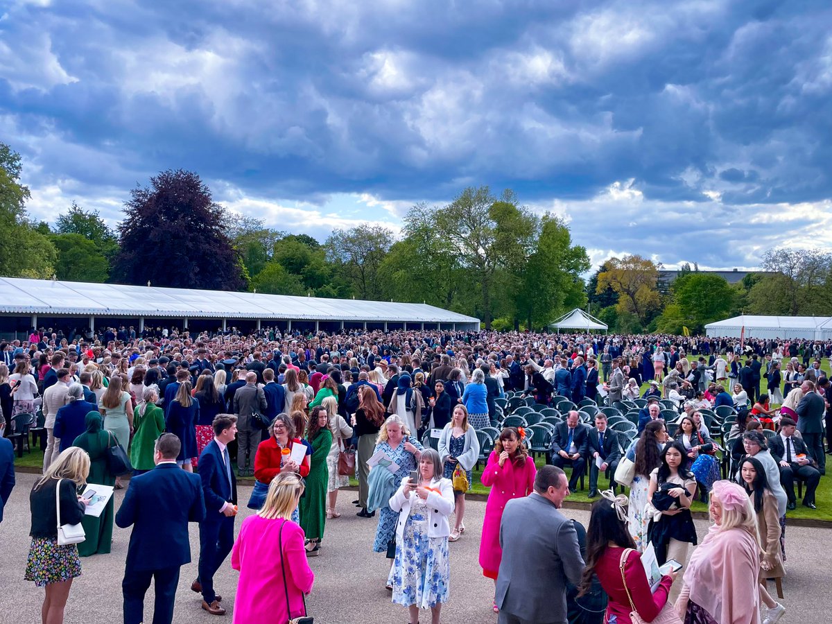 DofENorth's tweet image. What an incredible day at Buckingham Palace celebrating thousands of young people achieving their @DofE award.
It was a privilege to chat to many young people &amp;amp; their guests. Their confidence, determination &amp;amp; resilience is clear to see.
Thank you to @RoyalFamily for a great day!