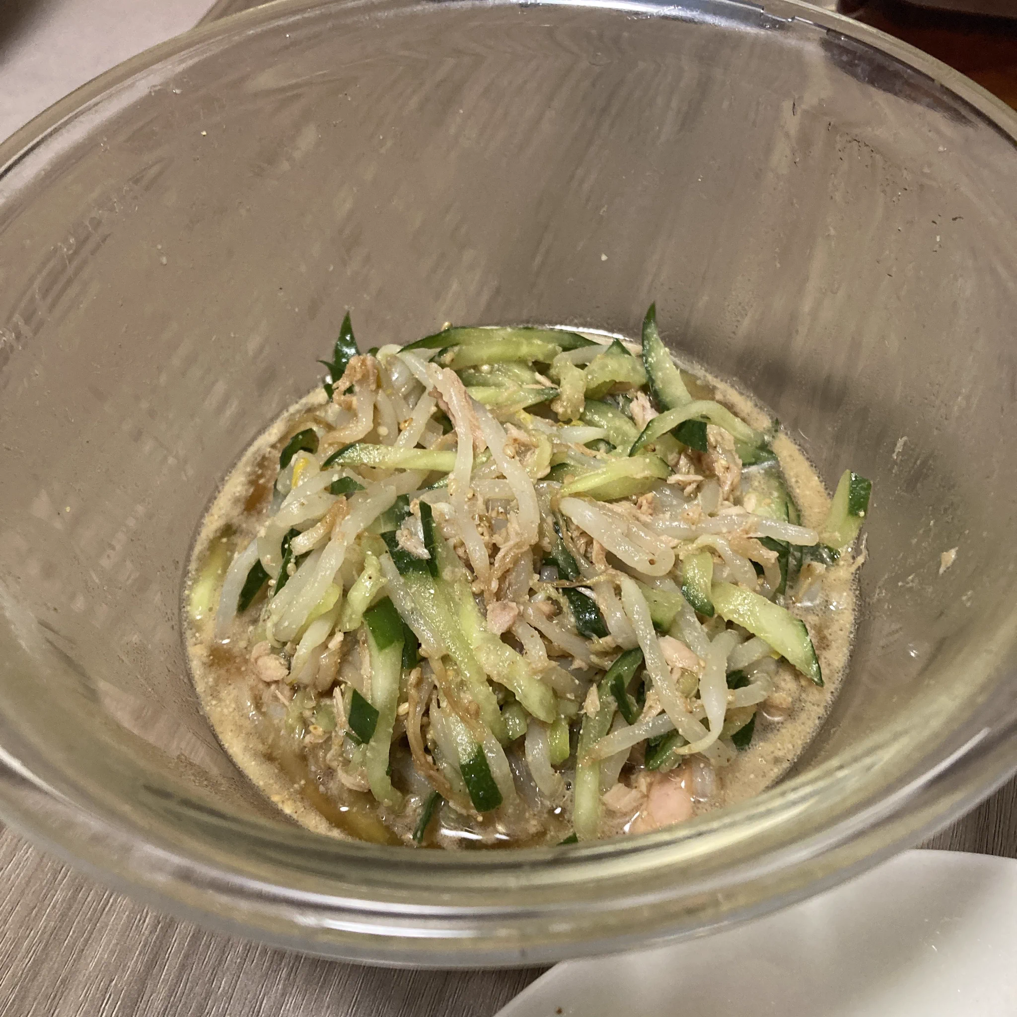 晩ご飯
作る気力失せてたけどモヤシ使わないとだし、作ってくれる人もいないしUberとかの予算はないので渋々お料理
火を通したレタス好きなのでハマごはんさんの豚コマレタスうまし！
作り置き兼で山本ゆりさんのやみつきなすにまりえさんのモヤシときゅうりとツナのサラダ
ごちそうさま！😋🙏  