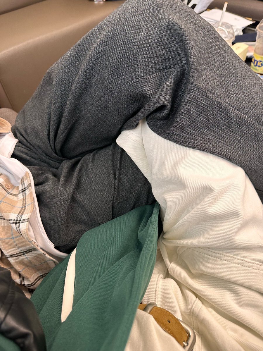 MY_RENHYUCK's tweet photo. just renhyuck imitating the emojis a thread : https://t.co/l4SdccotVn