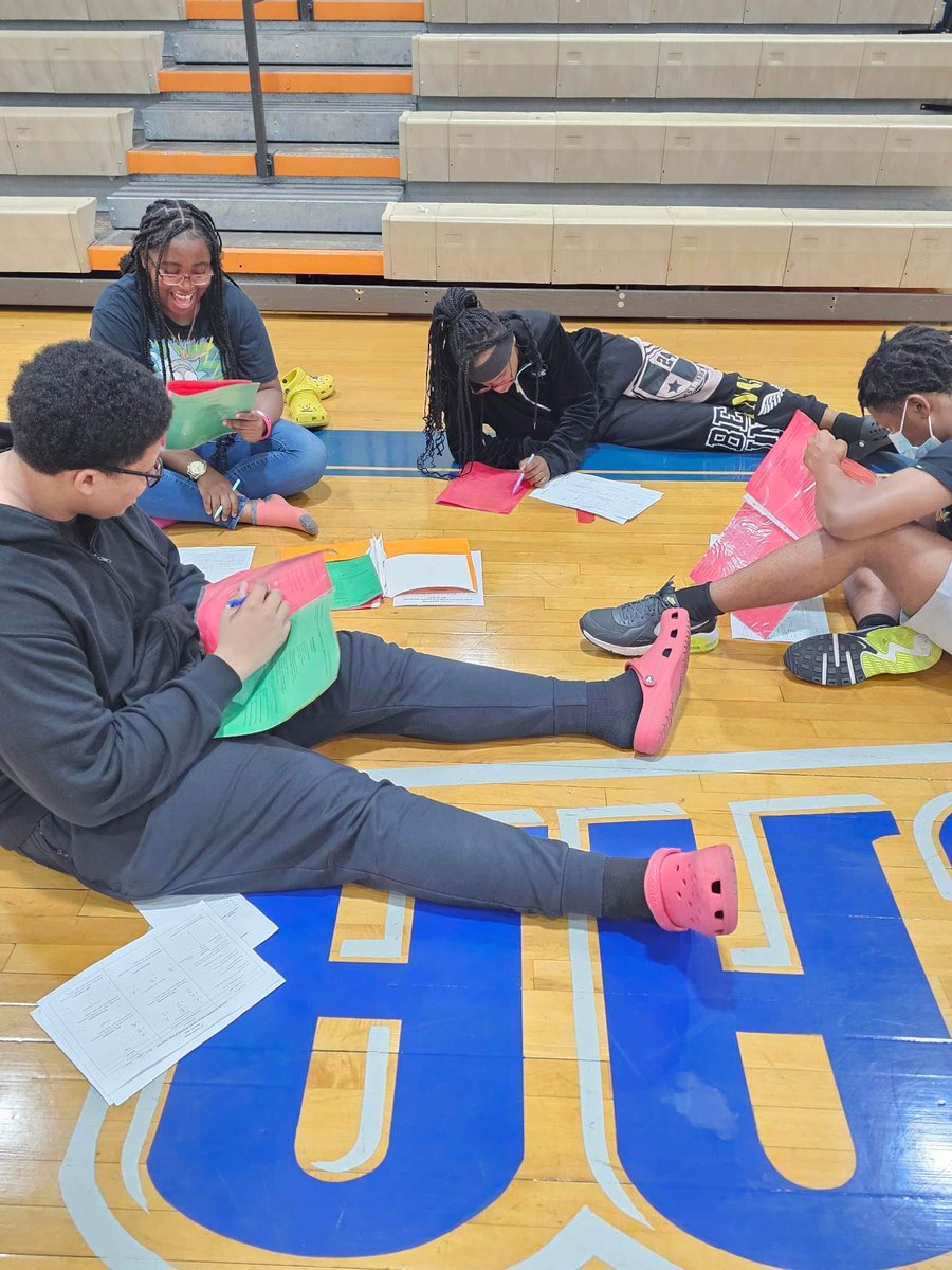 ReidRossCougars's tweet image. Today is EOG Review Field Day and our students are ready to #StepIntoSuccess!