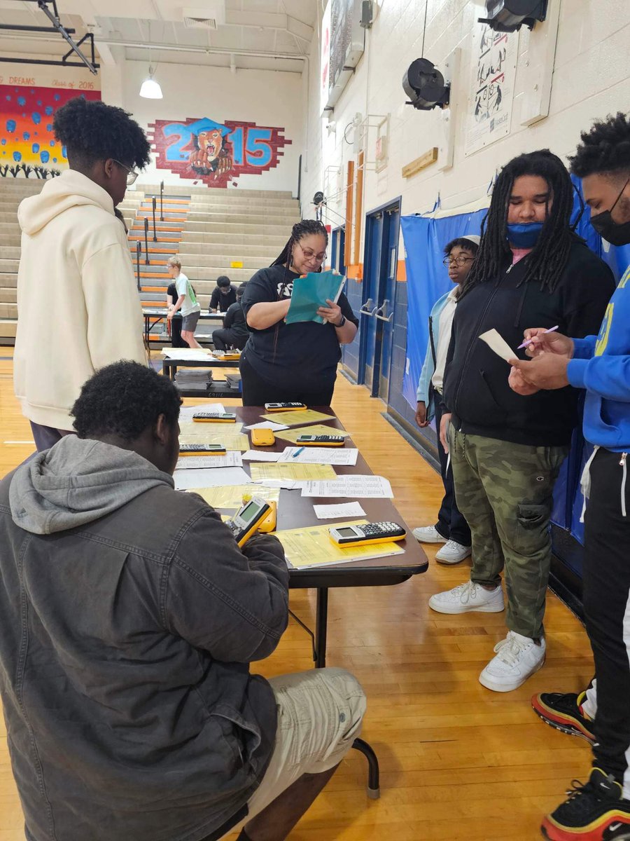 ReidRossCougars's tweet image. Today is EOG Review Field Day and our students are ready to #StepIntoSuccess!