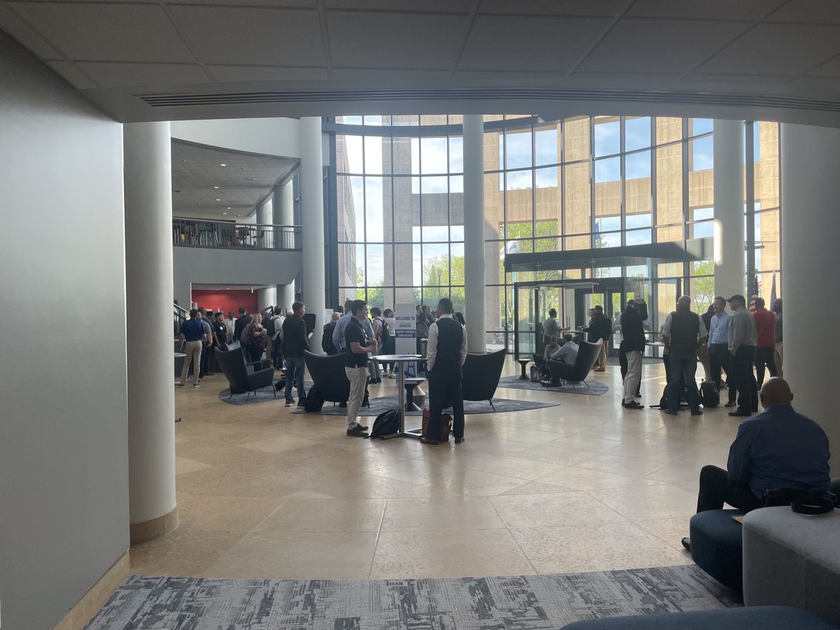 jankittoe's tweet photo. The building is alive welcoming 100 agents ⁦@amfam⁩ today. Thank you for joining us for new agency owner conference, we are glad you are here! #learning #bestagentsinthebusiness #iwork4amfam https://t.co/mGMShy2gRb