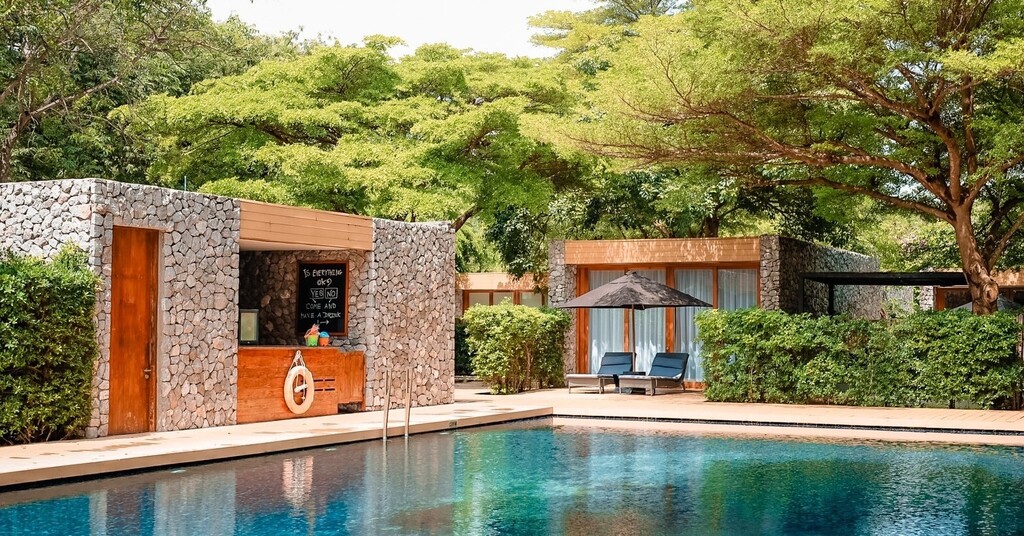 Tolani Kui Buri is located on virgin beachfront land covering over four acres of large open spaces and lush tropical greenery. The 23 villas each have their own terrace and garden, while most also come with a private pool. The area is rural and peaceful,… instagr.am/p/CsTi4RDL2ci/