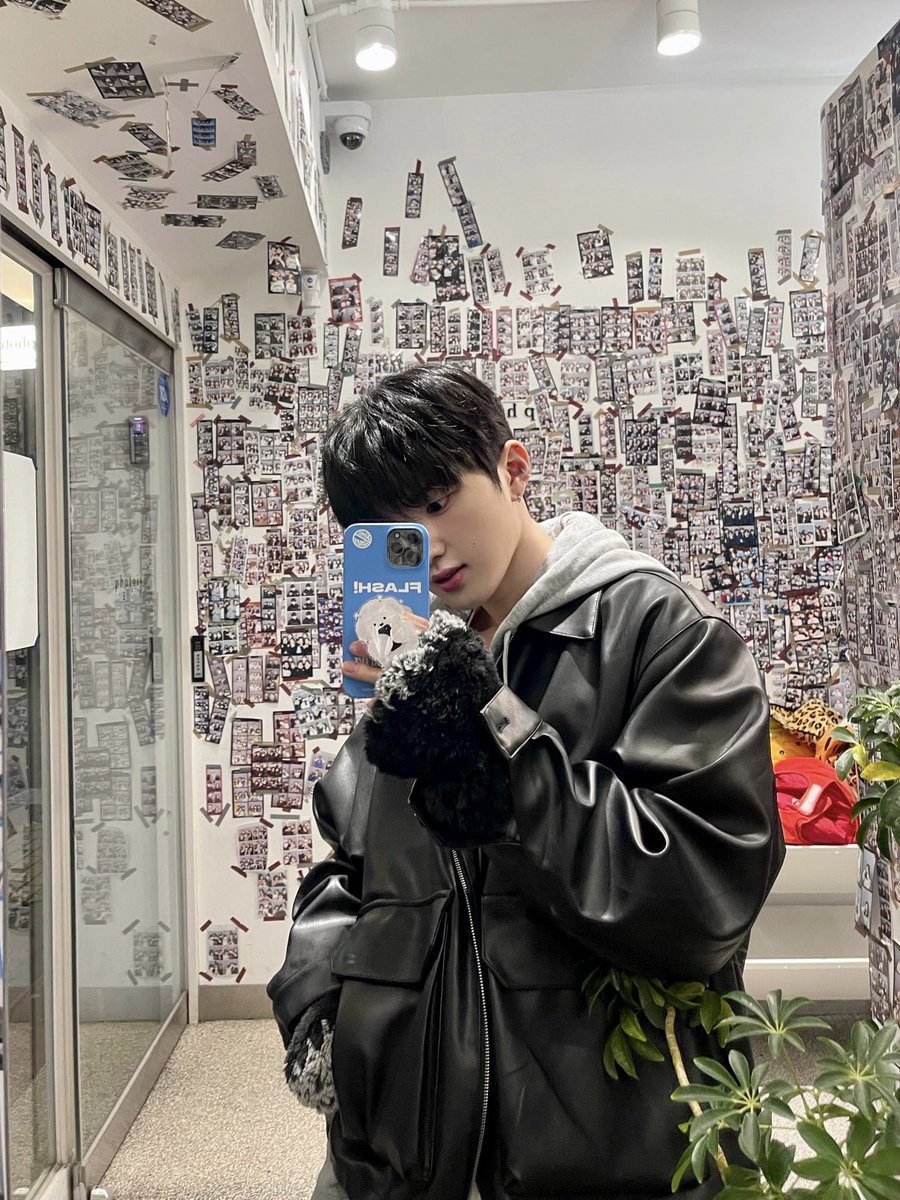 fantasyboys_'s tweet photo. 오늘의 네컷 마스터 문현빈😉✌️
직접 집에서 소품까지 챙겨온 센스✨
다음에는 어떤 컨셉으로 찍어볼까?? 판타지 메이커가 알려주세요💕

#소년판타지 #FANTASYBOYS
#문현빈 #MOONHYUNBIN https://t.co/uU6Vw7pdHz