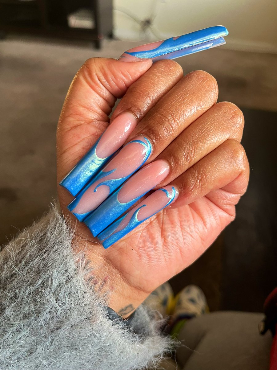 dabigBANGtheory's tweet photo. my best friend fucking SNAPPED on this set. I literally showed her some inspo  and shorty went straight to work   💙⛓️

@YouveGotNaild https://t.co/xLVLtKTROX