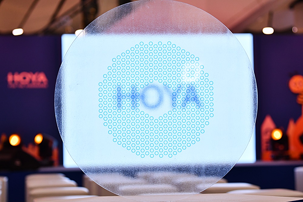 ThaiPublicMedia's tweet image. ไทยโฮยาเลนซ์ เปิดตัวเลนส์แว่นตา MiYOSMART พร้อมเทคโนโลยี D.I.M.S. ช่วยชะลอการเพิ่มขึ้นของสายตาสั้นในเด็กอายุ 8-13 ปี ได้ 60%
thaipublicmedia.com/2023/05/Thai-H…
#ไทยโฮยาเลนซ์ #HOYA #MiYOSMART #เลนส์แว่นตา