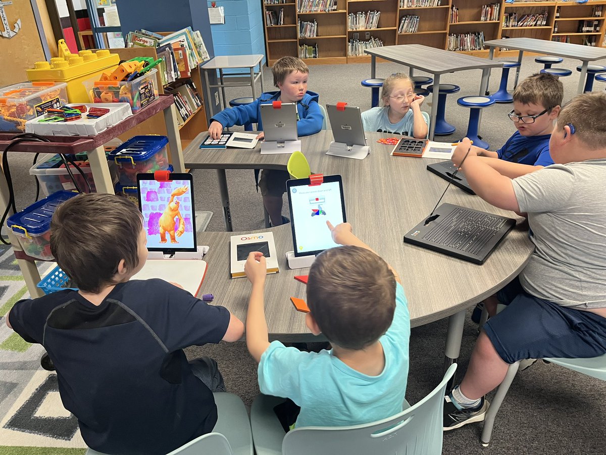 ChildersMedia's tweet photo. What shall we create today?  Learning fun with Vestal’s class. ❤️. #bcpsncmedia 
@BurkeCoSchools
#Ignitelearningbcps
#rches_pirates
 #rcpiratepride https://t.co/kkm3rX8Cjq