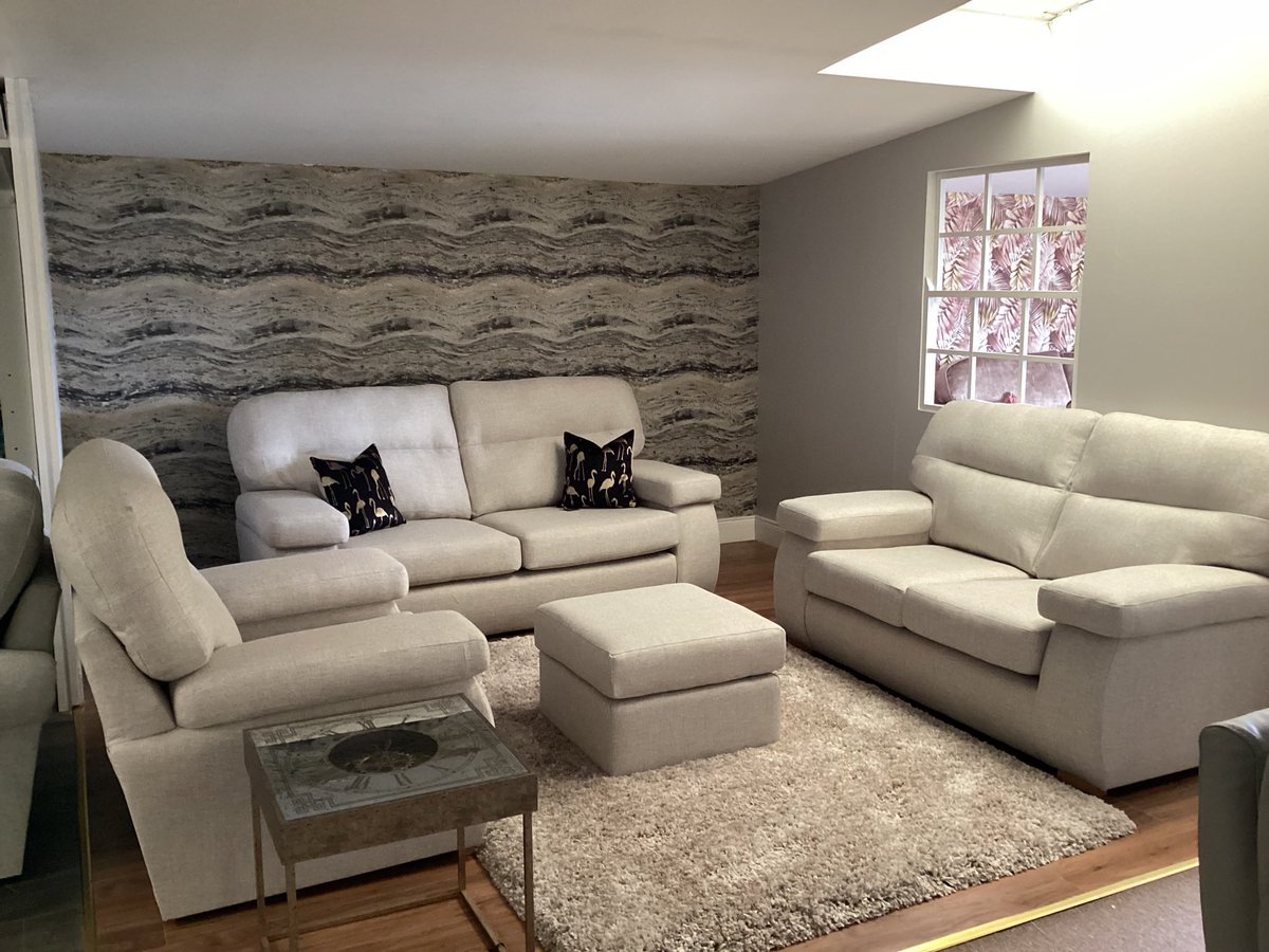 ❤️Another beautiful order ready for delivery❤️

Ciaran and Cathy chose our Washington in a 321 configuration, along with a matching footstool.

Manufactured right here in our factory, they chose the ever popular aquaclean fabric.

Call or WhatsApp us today on 02886736121.