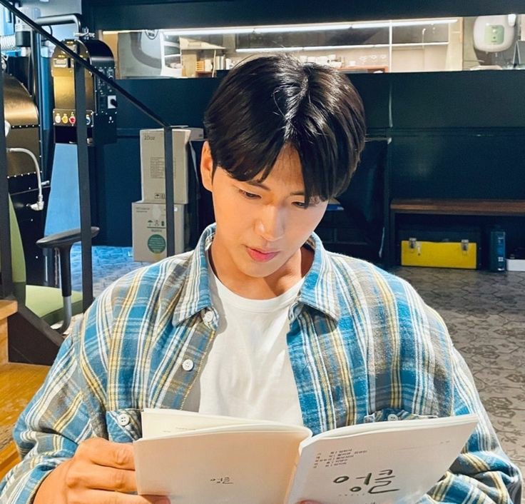 petrichrr's tweet photo. daily convo soocheol x soyeon as sibling

duty after school au https://t.co/zdge6UJxYL