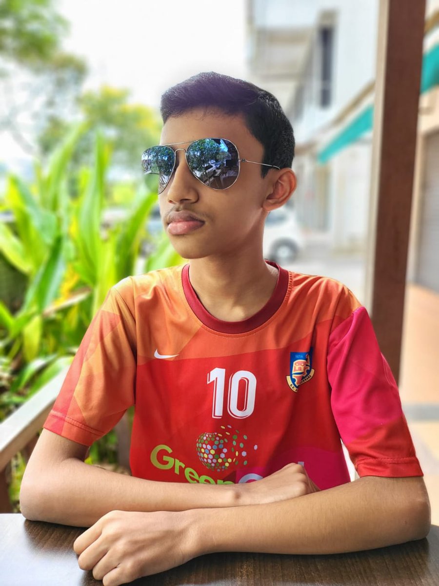 icsmksh's tweet image. Oo a fun Fact on Vishal WOAHH!

'Im actually the most friendliest coolest need around SMKSH (according to some people) and I am very scared of upcoming spm exams,the last year of school and  loosing intercact