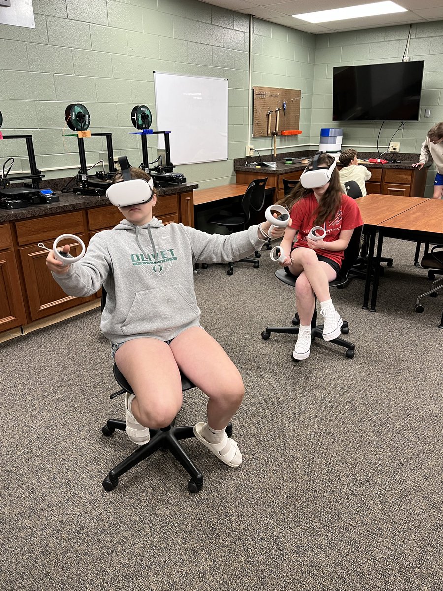 EllisBenjaminP's tweet image. First day with VR used in class. #OCSRocks