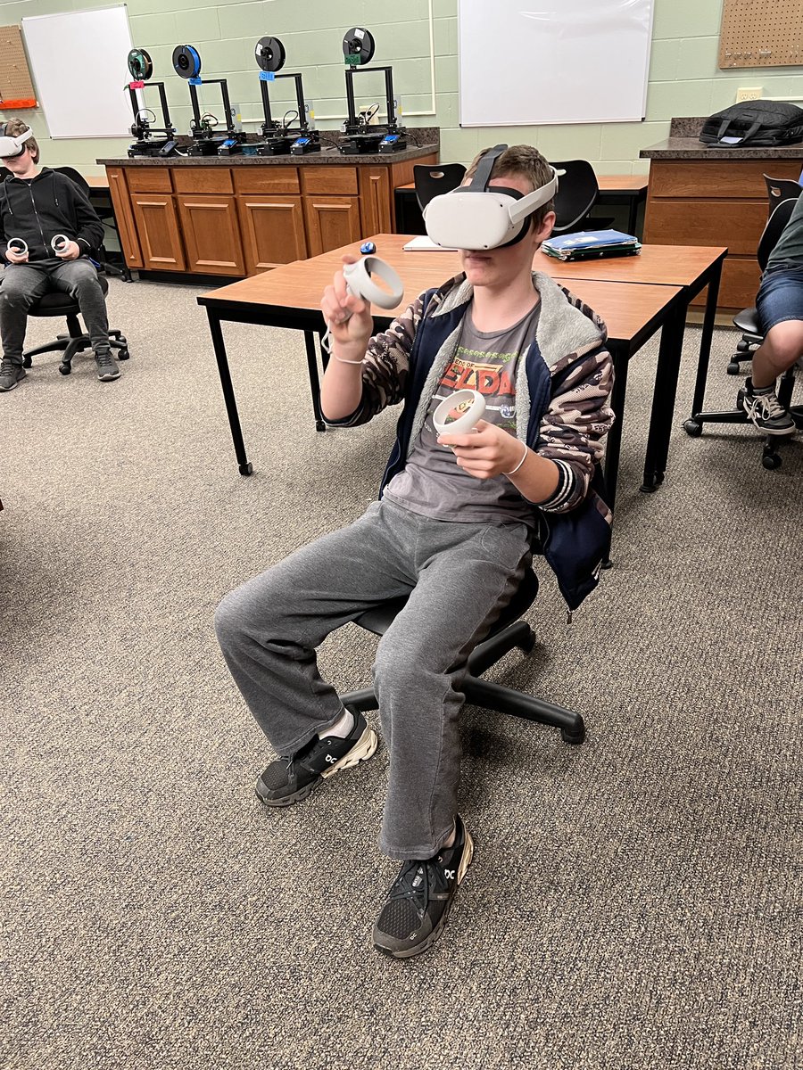 EllisBenjaminP's tweet image. First day with VR used in class. #OCSRocks