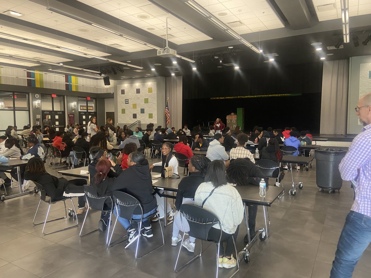 MilkovichMS1's tweet photo. 8th grade students and staff visited the high school today.  #highschoolbound https://t.co/I08Rgdb8eg