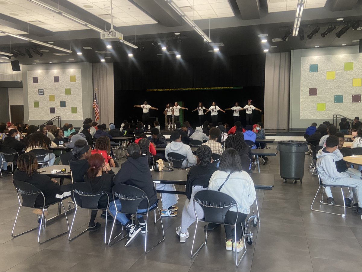 MilkovichMS1's tweet photo. 8th grade students and staff visited the high school today.  #highschoolbound https://t.co/I08Rgdb8eg