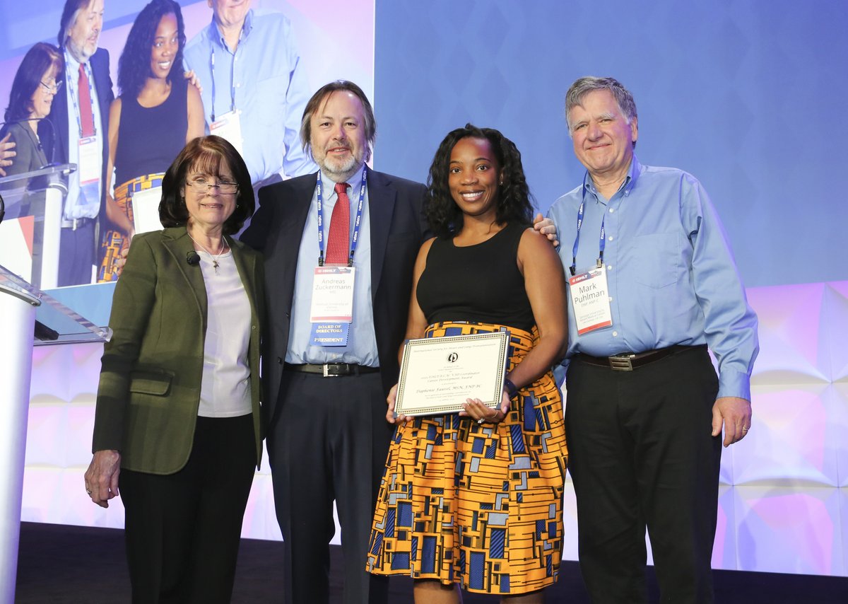 The #ISHLT/#ICCAC @VADCoordinator Career Development Award was presented to @TheVADNP, for her proposal 'No Patient Left Behind: Increasing VAD Patient Awareness & Access to Social Aid Programs.'