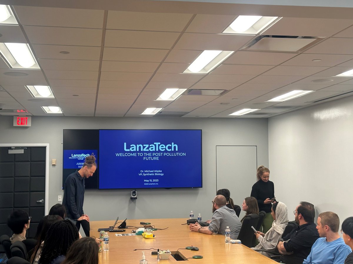 MaryPavan's tweet photo. Yesterday we had so much fun! We hosted @thisisUIC students with @MichaelKoepke80 opening with a great presentation about @LanzaTech #gasfermentation and #synbio platforms. Then a #career panel with myself, @Shivani64265327, Lucas, and Nathan and, then, lab tour! 🎉🎉🎉 #Chicago https://t.co/fNbNKKFL1M