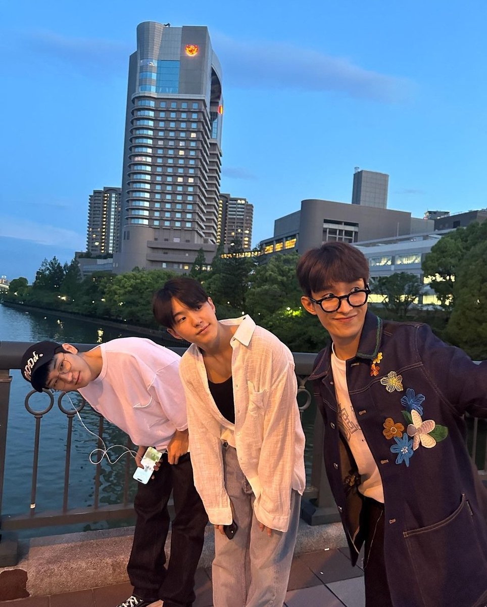 호싱 tweet media