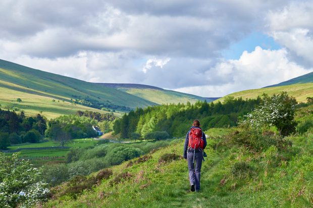 CountryfileMag's tweet image. This Mental Health Awareness Week, why not reconnect to nature and move your body by walking in a beautiful and calming landscape. buff.ly/3MDnmY2 #MentalhealthAwarenessweek