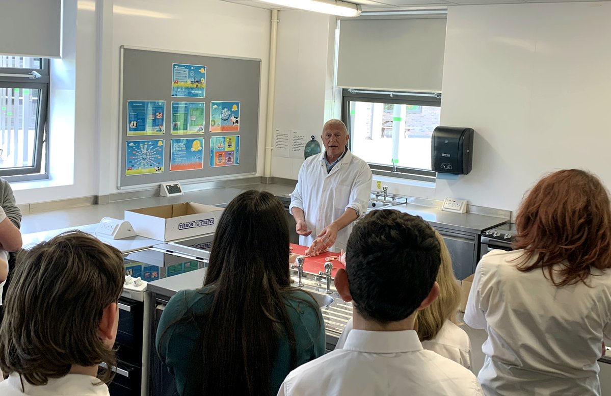 Castell Howell Foods (@castellhowell) on Twitter photo Our butchery specialist Huw demonstrating cutting skills to <a href="/BroDinefwr/">Ysgol Bro Dinefwr</a> Hospitality & Catering pupils. Pleser ymuno gyda chi heddiw yng nghwmni <a href="/CareersWales/">Careers Wales</a> <a href="/TastyCareers/">Tasty Careers</a> #FutureFoodStars #Wales Our butchery specialist Huw demonstrating cutting skills to <a href="/BroDinefwr/">Ysgol Bro Dinefwr</a> Hospitality & Catering pupils. Pleser ymuno gyda chi heddiw yng nghwmni <a href="/CareersWales/">Careers Wales</a> <a href="/TastyCareers/">Tasty Careers</a> #FutureFoodStars #Wales