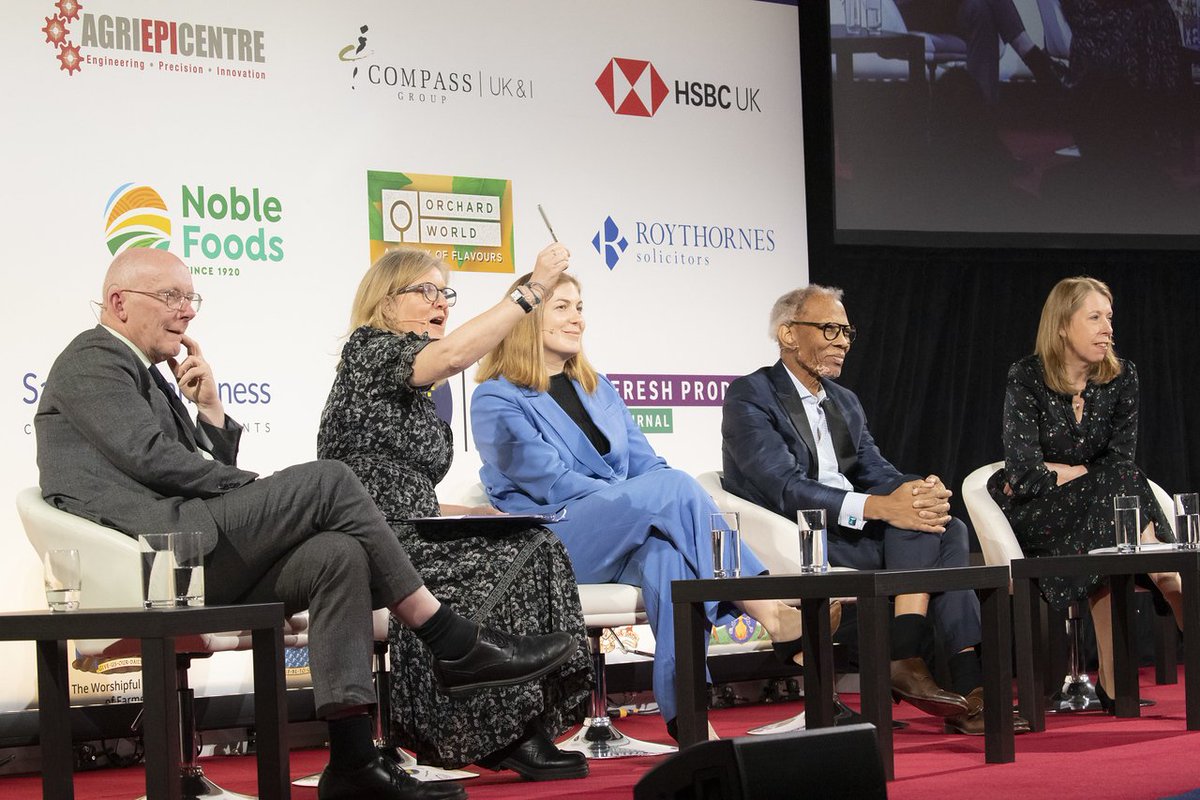 Last pic from last night... panel session in full flow @CityFoodLecture supported by @FarmersCompany @FruitLivery @TWCDLondon @PoultersCompany @cooks_livery @WCOBakers @WCBLivery @FishmongersCo and sponsors including @RathbonesGroup @HSBC_UK @agri_epi @roythornes @compassgroupuk