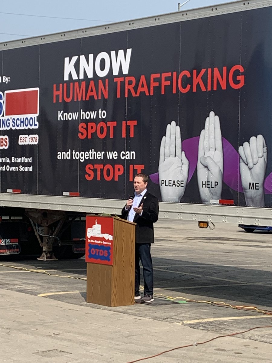 bigrigwraps's tweet photo. #JustWrapped We are honoured to have wrapped yet another truck in support of the @knowhumantraff1 campaign. With this heinous crime on the rise all around Canada, it's important to deliver a consistent message across the country to keep people informed & engaged with the cause
β¬οΈ https://t.co/ppYriboNgZ