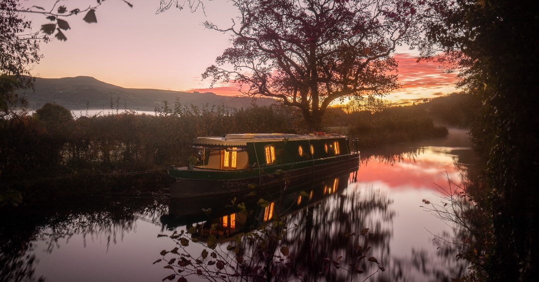 beaconparkboats's tweet image. The weather for this weekend is looking up and we have some sizzling discounts on some of our holidays.  What better way to enjoy the Monmouthshire and Brecon Canal than on the deck of a luxury canal boat.  #CanalBoatHolidays #BreconBeacons #SpringHoliday