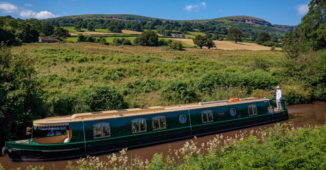 The weather for this weekend is looking up and we have some sizzling discounts on some of our holidays.  What better way to enjoy the Monmouthshire and Brecon Canal than on the deck of a luxury canal boat.  #CanalBoatHolidays #BreconBeacons #SpringHoliday