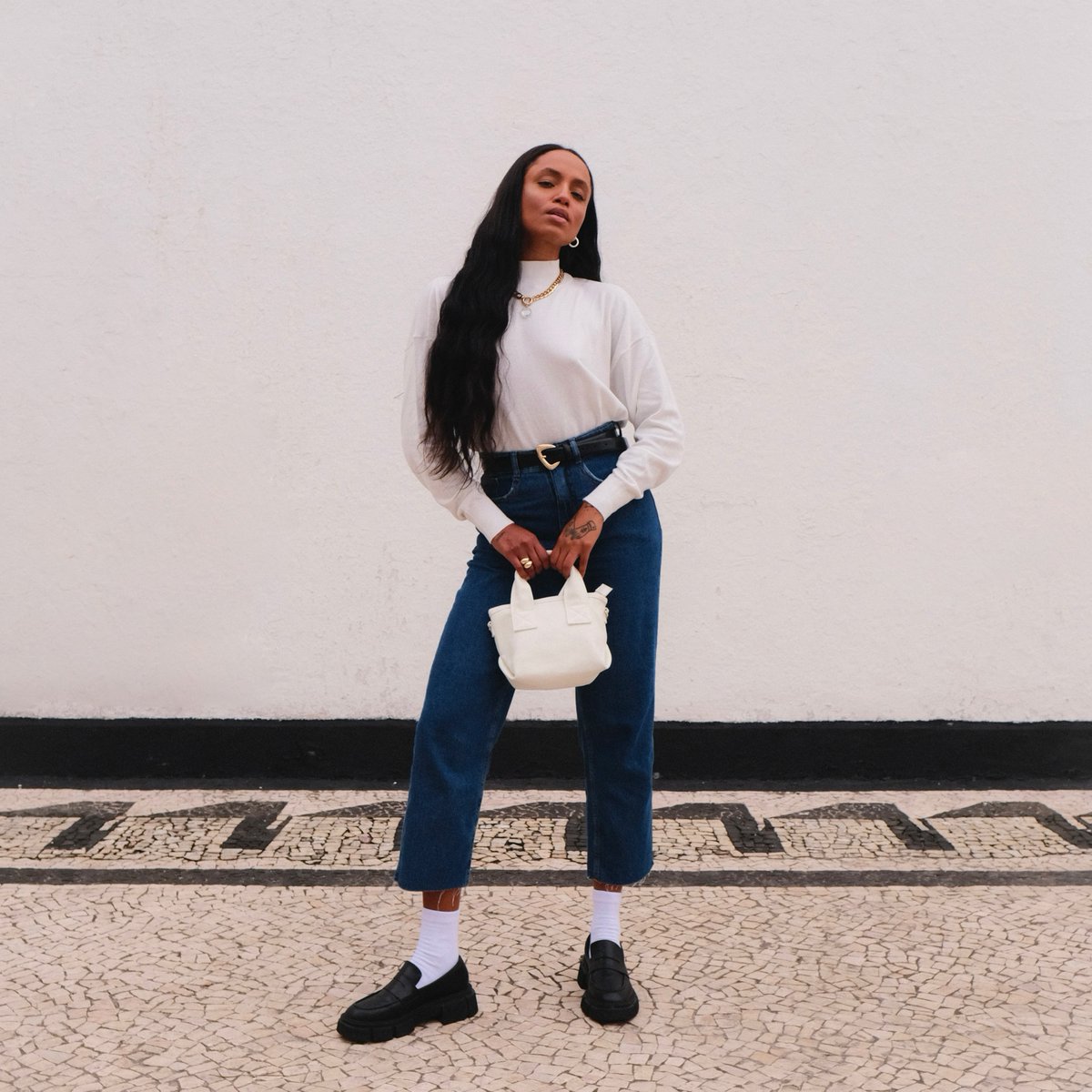 Hering_Oficial's tweet photo. Vamos de #CopieOLook? A @prettamesmoreal arrasou nesse jeans cropped!  

Tricô Canelado: https://t.co/WloVdAy4VG  
Calça Jeans: https://t.co/jLa73WjmlT 
Bolsa: https://t.co/LDwBGOVBHi   

#LookHering #Hering https://t.co/vgWMB3Wn59