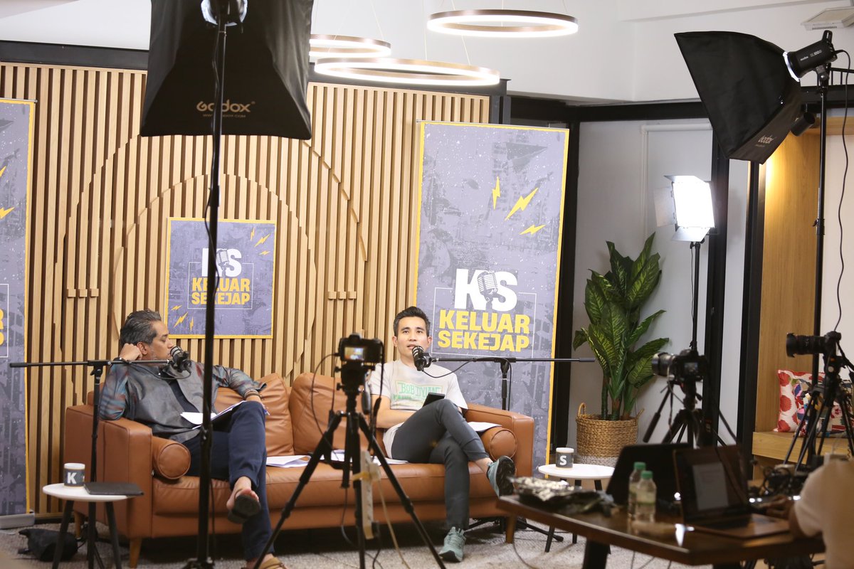 keluarsekejap's tweet photo. Nantikan episod baru yang akan keudara nanti bersama @khairykj &amp; @ShahrilHamdan hanya di podcast #KeluarSekejap 🎙️ https://t.co/wT4S7yfpWJ