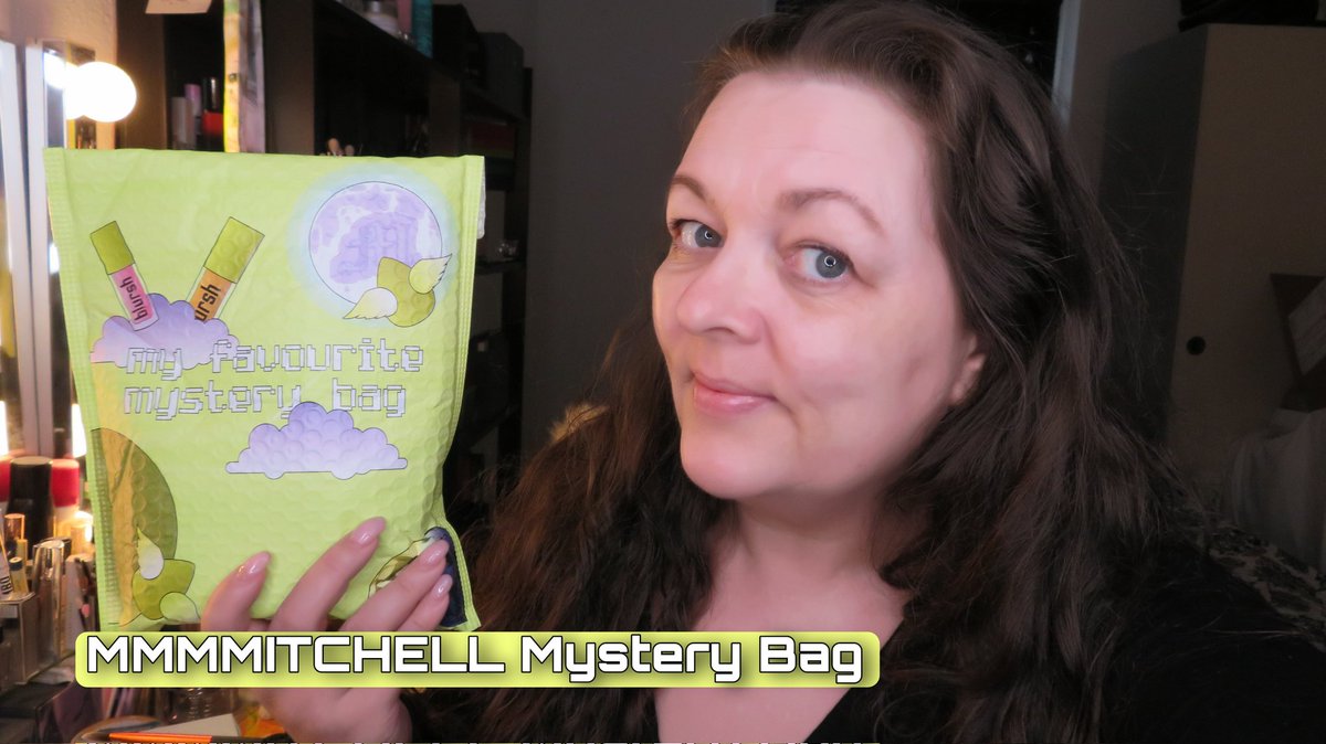 Yesterdays video MaskMonday and Mystery bag from @MMMMITCHELL 
Join my Youtube Fam 🥰 :youtu.be/mJN8zd9CMng
#makeup #makeuphaul #MaskMonday #makeupover50 #50andfabulous