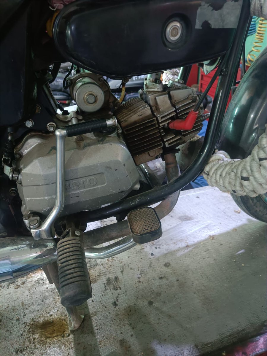 SoniDaudayal's tweet photo. @HeroMotoCorp bad service sheopur mp ashish moters 
Old block install this service centre seej my engine I'm pay 16000 rupee no work my engine 9755256900 
 please help
MP31 MD 2084 GOPAL DAYAL SONI  AGAIN WORK MY ENGINE BIRPUR 9000 RUPEE 
BUT MY COMPLAINT WHY INSTALL OLD BLOCK https://t.co/z4L9yt09Jb
