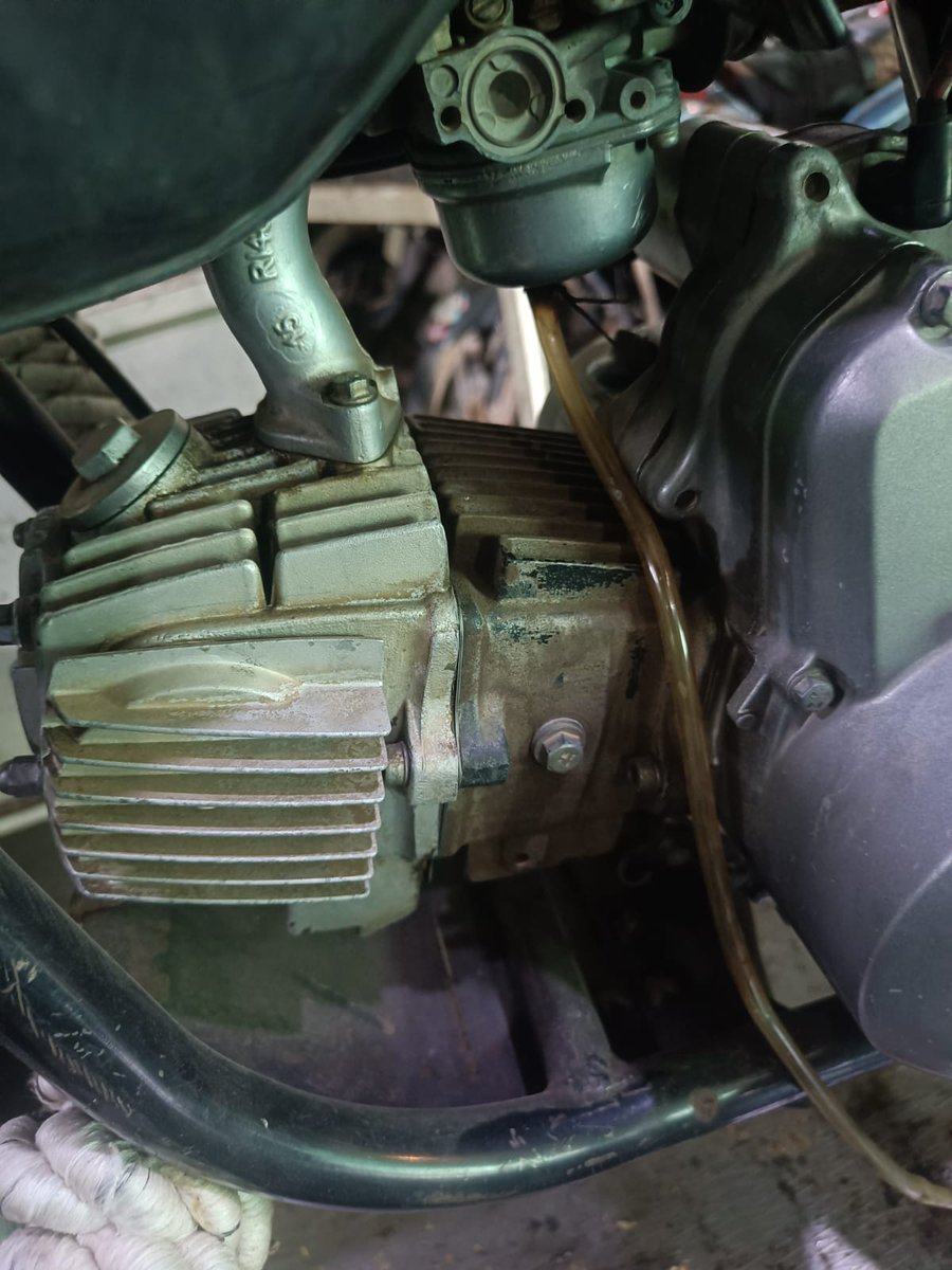 SoniDaudayal's tweet photo. @HeroMotoCorp bad service sheopur mp ashish moters 
Old block install this service centre seej my engine I'm pay 16000 rupee no work my engine 9755256900 
 please help
MP31 MD 2084 GOPAL DAYAL SONI  AGAIN WORK MY ENGINE BIRPUR 9000 RUPEE 
BUT MY COMPLAINT WHY INSTALL OLD BLOCK https://t.co/z4L9yt09Jb