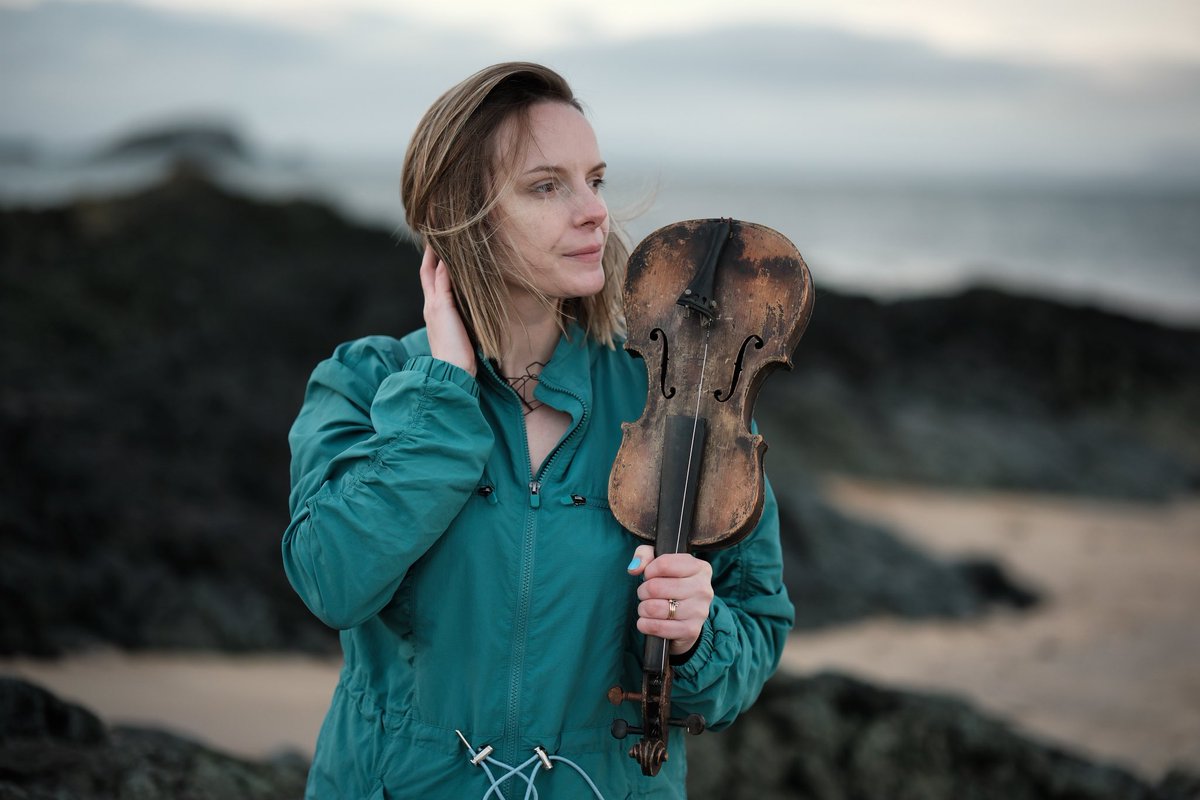 //// New single - Pre-save now! ////

I’m delighted to bring you ‘Haar’ - the title track from the new album - this Friday! 

Pre-save now on Apple / Spotify / Amazon: lnk.to/haar