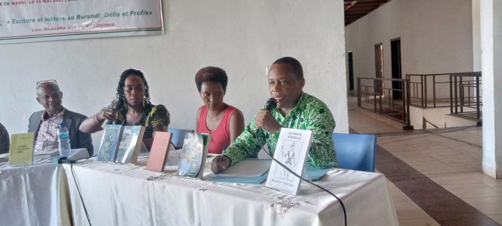 IngoMagazine's tweet photo. Sous le thème: "Ecriture et lecture au Burundi: défis et profits", le Centre Burundais pour la Culture et l'Animation Culturelle #CEBULAC en sigle en collaboration avec le @MinEACJSCBdi a organisé, ce 16 mai, une journée portes ouvertes.
#Burundi
#ingomag https://t.co/Ry2oqvV452