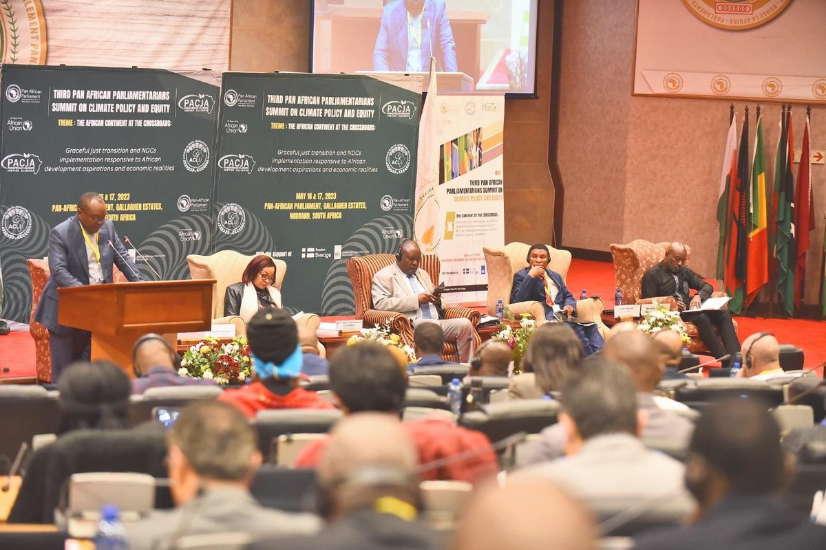 renee_mayaka's tweet image. Africa is at a crossroads! I join my peers from across the continent at the #PAPClimateSummit on Climate Policy &amp;amp; Equity in Jo'burg. We must work to strike a balance between economic growth and a sustainable future. #PAPClimateEquity  @_AfricanUnion @PACJA1 @AfrikParliament