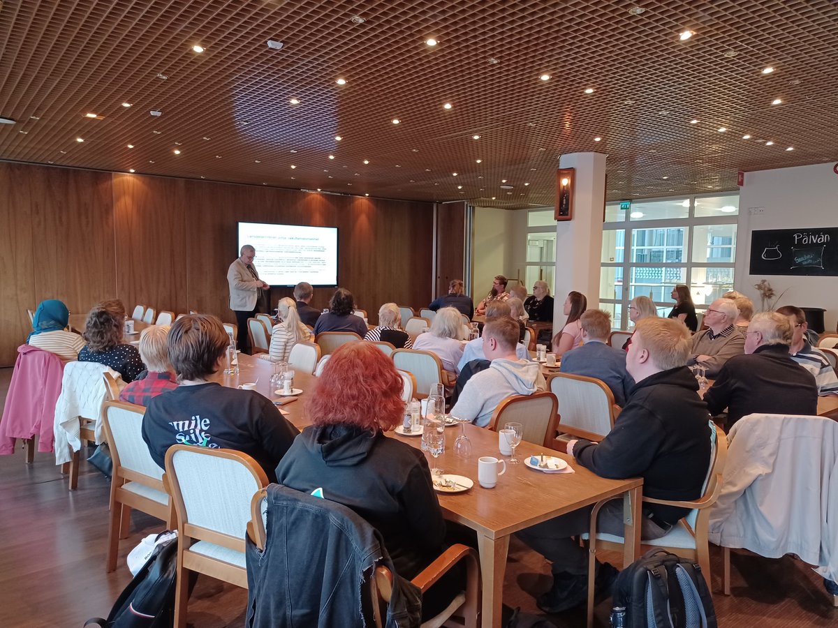 Juuri menossa Lahden vanhus- ja vammaisneuvostojen sekä nurisovaltuuston yhteiskokous.  Työpajoissa mietitään rooleja ja työnjakoa kunnan ja <a href="/paijatha/">Päijät-Hämeen hyvinvointialue</a> välillä. Mukana @OsmoPieski ja Heidi Snellman.
#lahessatöissä