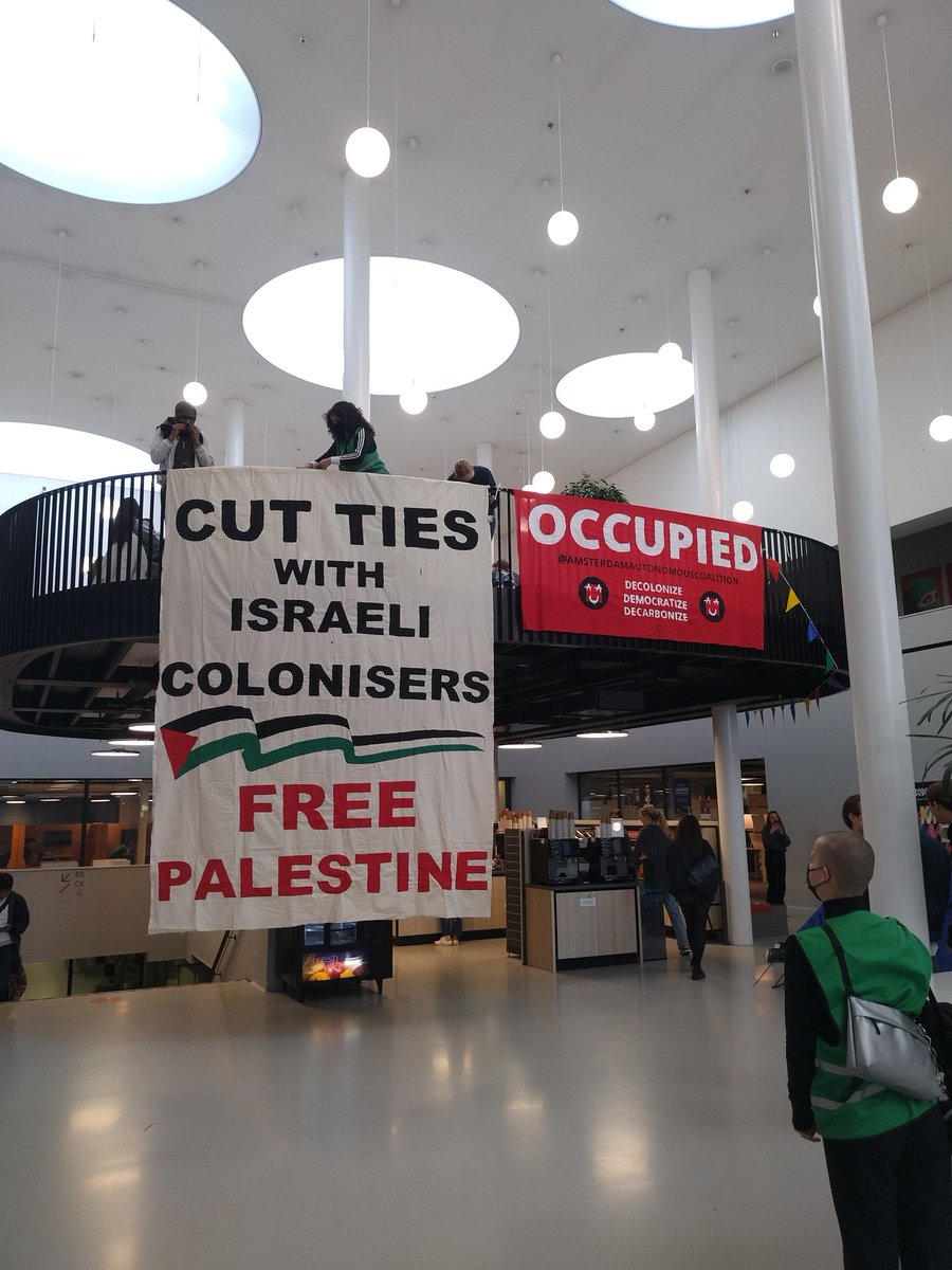 the UvA is occupied! join us!

we, students and staff, are the university.
we want a university run by students and staff and a decolonized, democratized and decarbonized uni.

read our manifesto and our  statement on next page