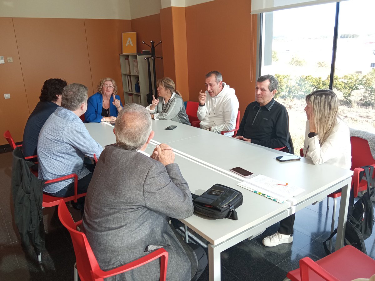 DelsPlans's tweet photo. Avui hem celebrat Junta a @DelsPlans hem parlat de comunitats energètiques i de les APEU. #poligons #sostenibilitat #empreses https://t.co/d5R9O4ViOY