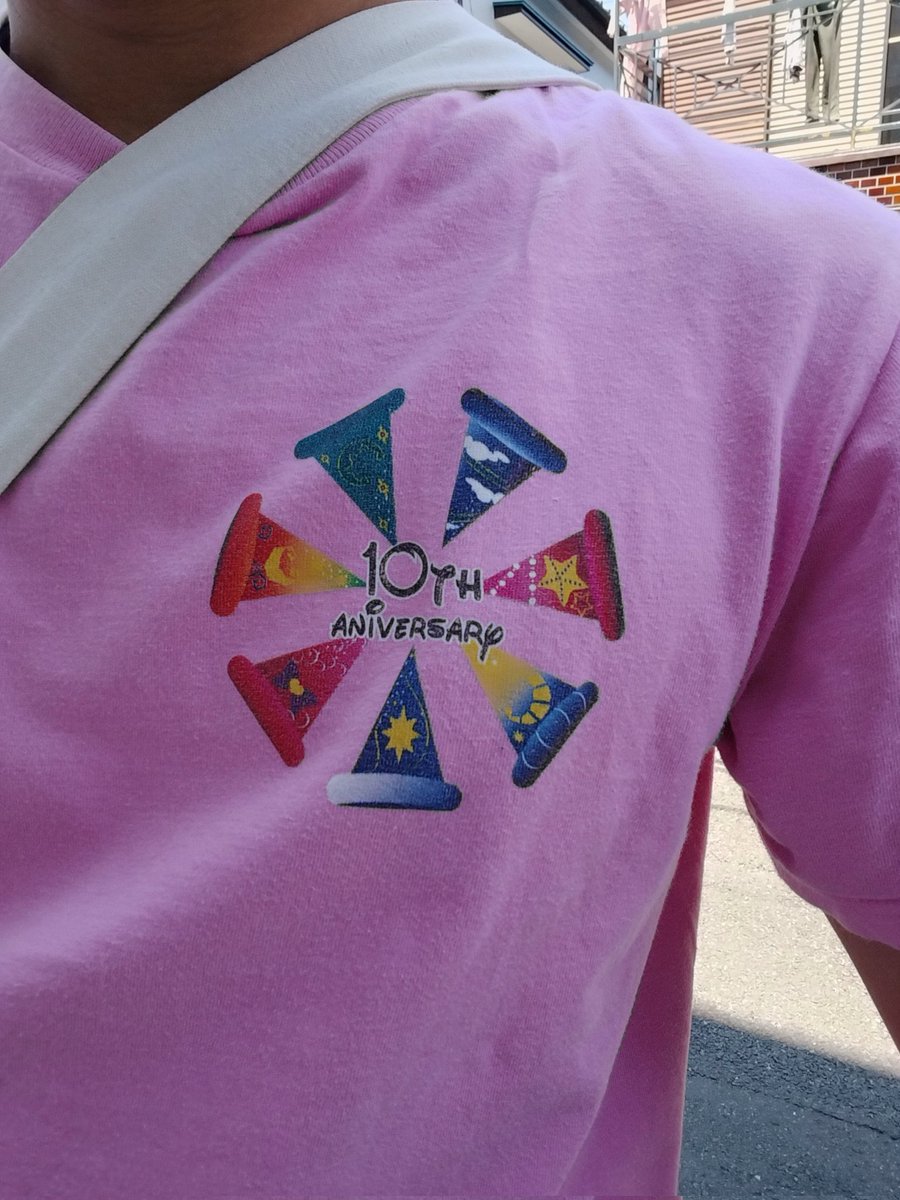 takumakumama's tweet photo. 久しぶりに着た
このTシャツ
懐かしい
#Bemagical https://t.co/Yk6AkNuht2