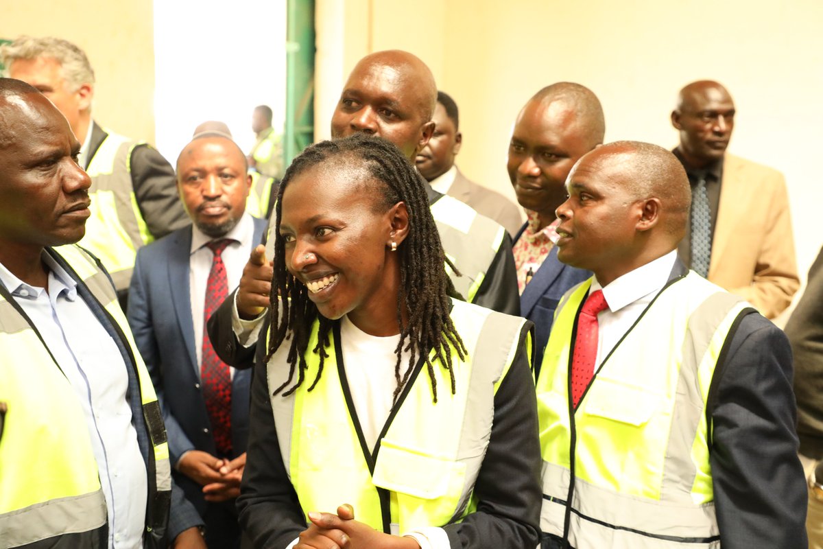 kenyaafex's tweet photo. They toured our facility and discussed the benefits of the WRS for AFEX Fair Trade Kenya &amp; the Kenyan economy.

This visit comes shortly after our warehouse received its license &amp; we're thrilled to showcase our innovation &amp; infrastructure in support of the Kenyan government. https://t.co/ELRrObBrJl