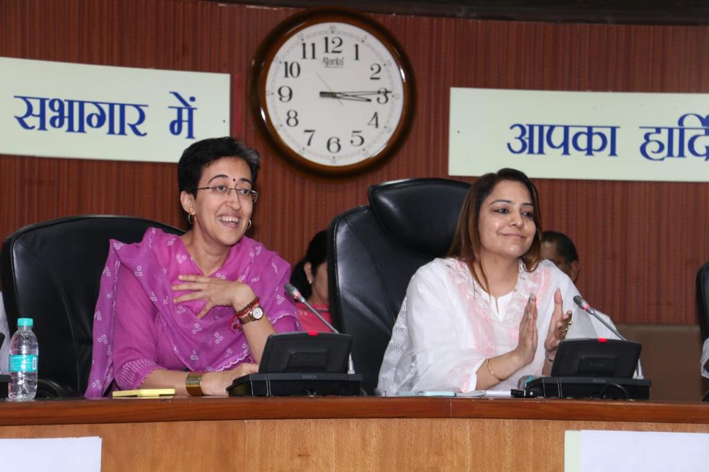 OberoiShelly's tweet photo. Hosted an interaction between Education Minister @AtishiAAP &amp; mentor teachers of MCD Schools—to increase student engagement.

Dy. Mayor @AaleyIqbal, Leader of the House @Mukeshgoelaap, Vikas Tripathi (Add. Commissioner, Education) &amp; Rita Sharma (Director SCERT) were also present. https://t.co/I7tAEZi9ni