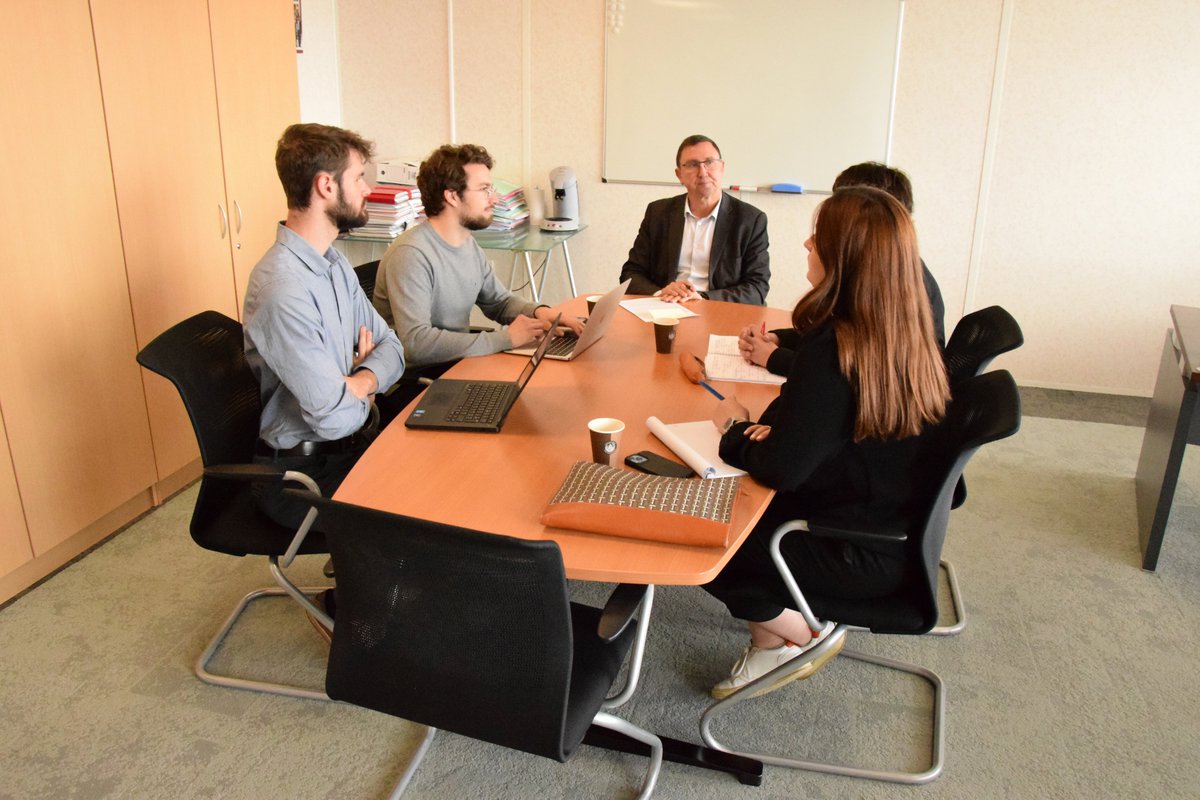 Cette semaine, la <a href="/CarsatNordEst/">Carsat Nord-Est</a> accueille quatre stagiaires de la 62e promotion de l’<a href="/EN3S_officiel/">EN3S</a> pour un stage de découverte et d’immersion.
Pendant trois jours, les élèves pourront découvrir la Carsat, explorer ses missions, comprendre son fonctionnement et son organisation.